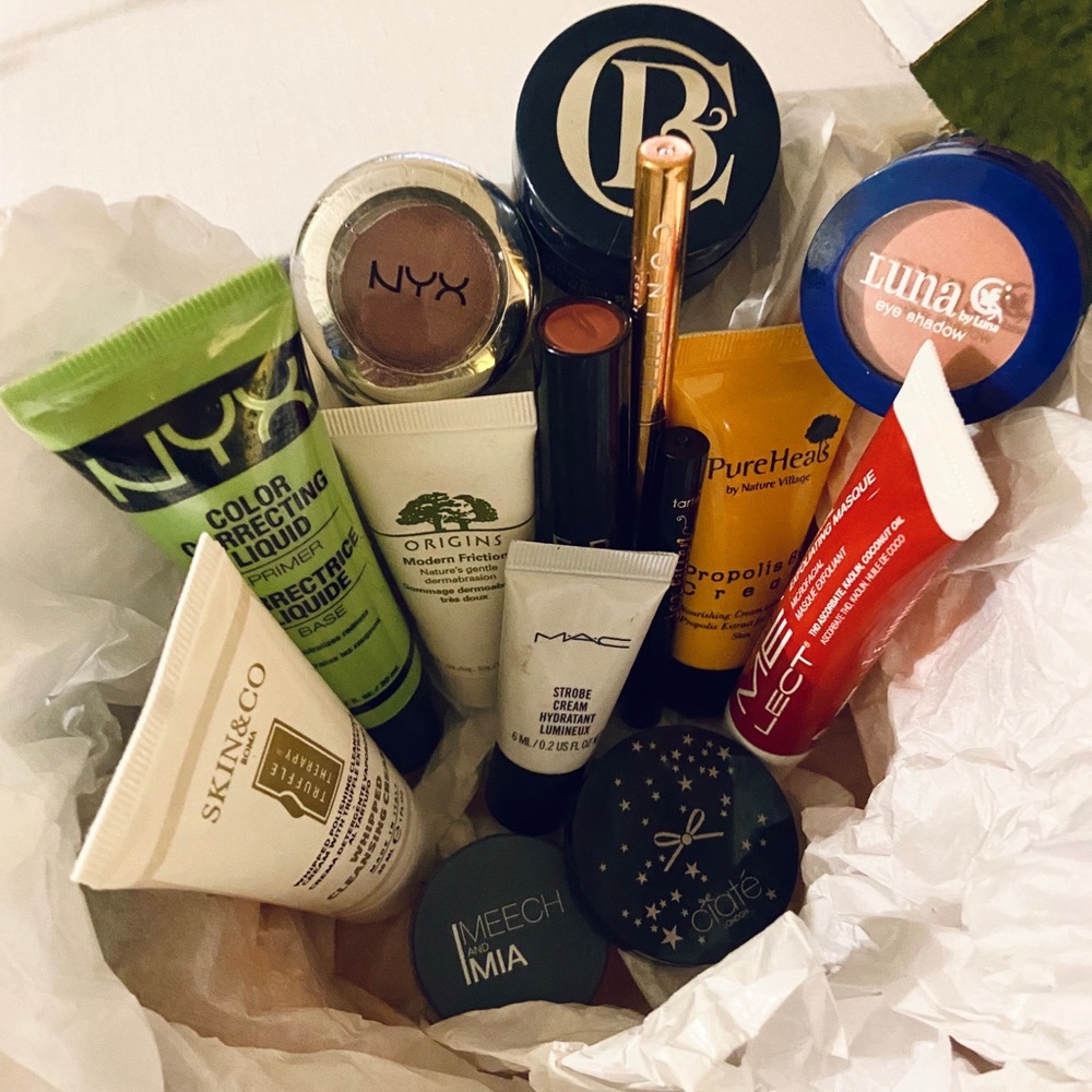 4pc MYSTERY BUNDLE BOX Makeup Beauty & Skincare